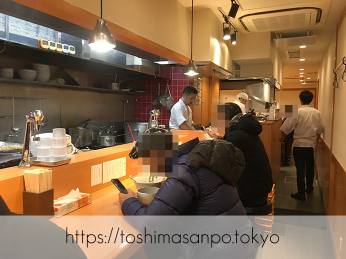 【池袋駅】ふわ〜っと広がる風味が最高!上品な贅沢ラーメンが大人気の「らぁ麺 はやし田 池袋店」の店内1