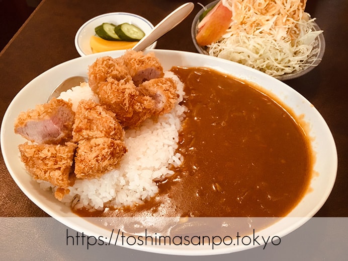 【大塚駅】じっくり揚げ系!脂が溢れるロースとんかつコスパ高すぎ「とんかつ逸業(いつぎょう)」のカツカレー(ヒレカツ)