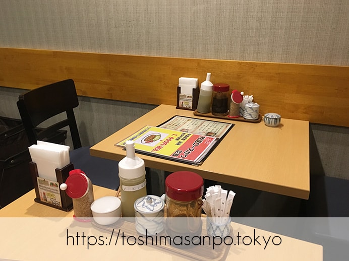 【池袋駅】濃いめソースで激うま!気軽に入れる池袋駅直結の東武ホープセンター内「とんかつ 大吉」のテーブル