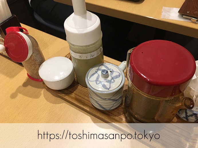 【池袋駅】濃いめソースで激うま!気軽に入れる池袋駅直結の東武ホープセンター内「とんかつ 大吉」のテーブル調味