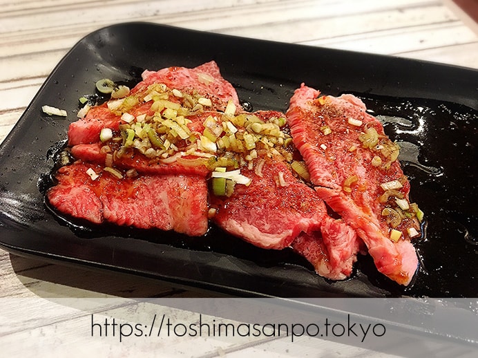 【大塚駅】独特な下味のお肉がなるほど美味しい!終戦のヤミ市から続く老舗焼肉「とらじ亭」のカルビ