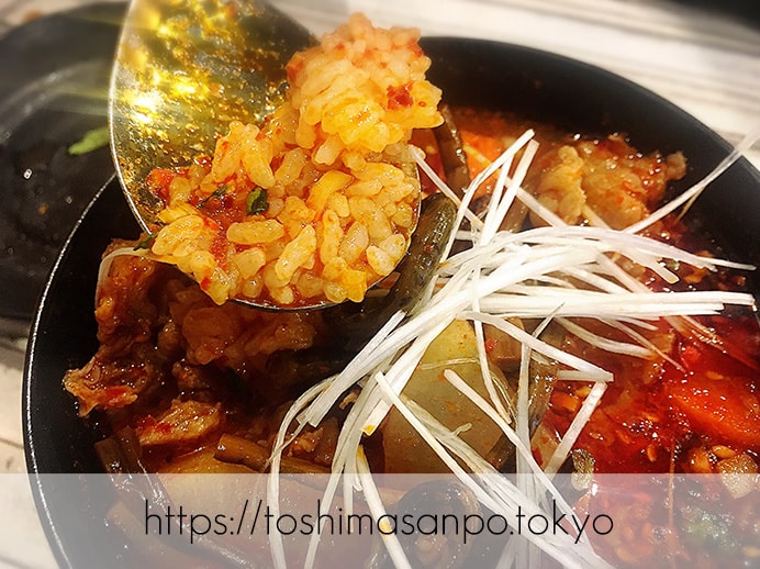 【大塚駅】独特な下味のお肉がなるほど美味しい!終戦のヤミ市から続く老舗焼肉「とらじ亭」のテグタンスープ(クッパ)2