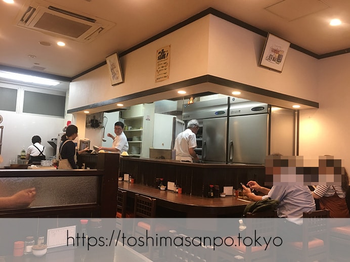 【巣鴨駅】ちょっとリッチだけど見事な美味さ〜!絶品の脂身とやわらかいヒレに感動した「とん平」の店内1