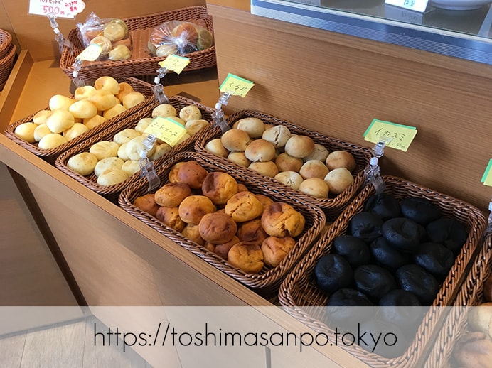 【池袋駅】タピオカ粉の創作パンはもちもち食感。意外とめっちゃお腹いっぱいに!「ぽんでCOFFEE」のぽんでの陳列1